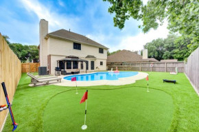 Amazing Getaway Home - 4 Bedrooms 2,5 Baths - West Houston, Katy, Richmond - Huge Pool, Mini-Golf, PingPong, Billards, BBQ, Katy Asian Town, Typhoon Waterpark, King Bed